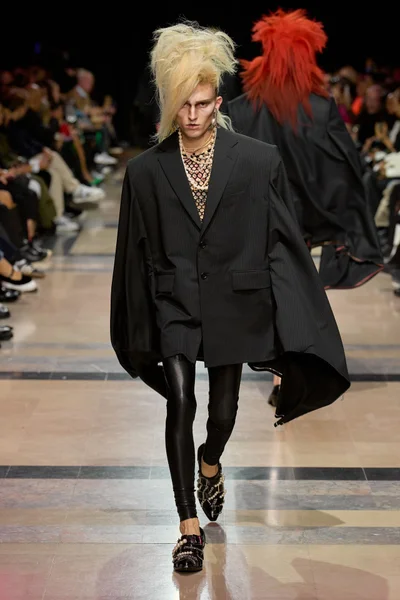 Look 49